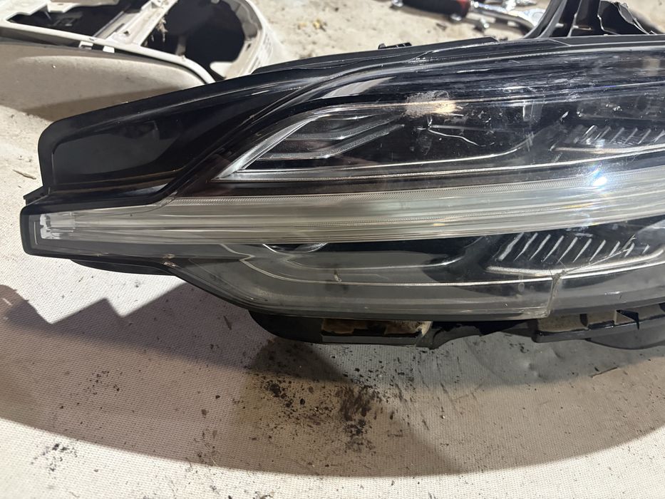 Volvo V60 2018 година Ляв Лед Фар Led