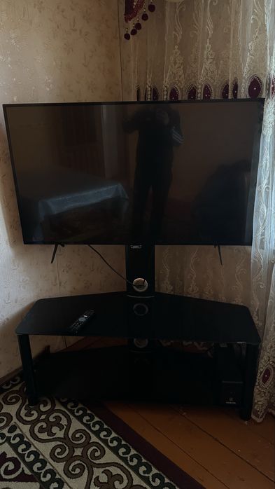 Телевизор с подставкой б/у