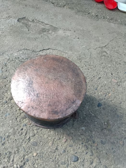 Антикварен меден съд