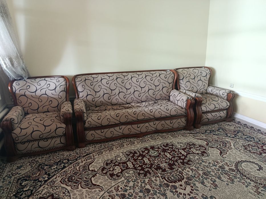 Mebel divan kreslo pismenni stol