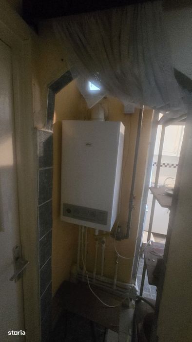 Vand apartament cu 3 camere et 2