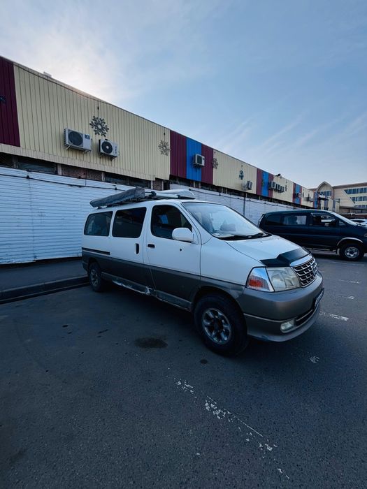 Тойота гранд хайс