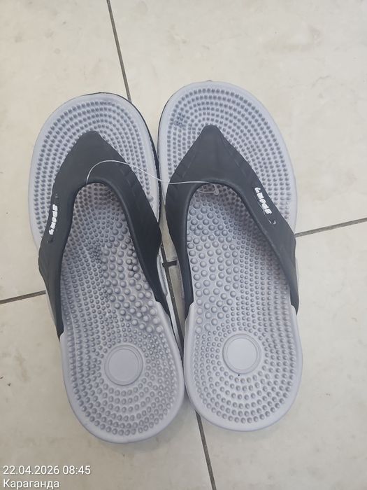 Продам шлепанцы  40