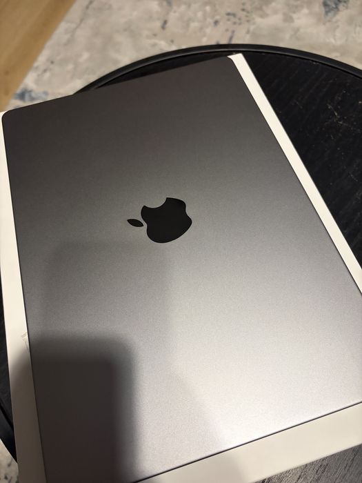 Macbook 14” M1 max 32 gb RAM 1 TB SSD