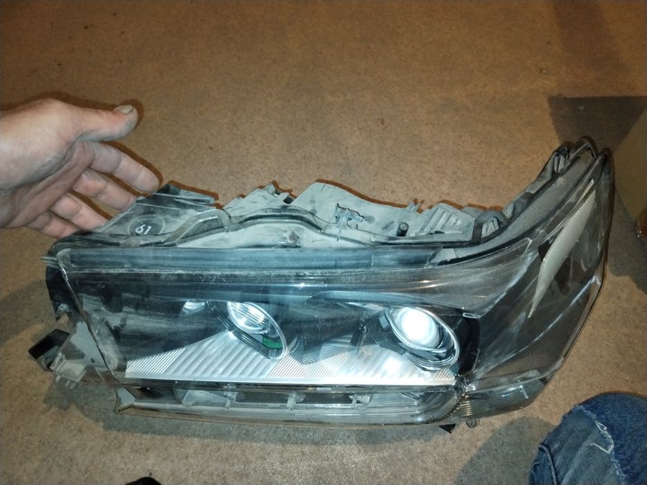 Фара Ланд крузер 200