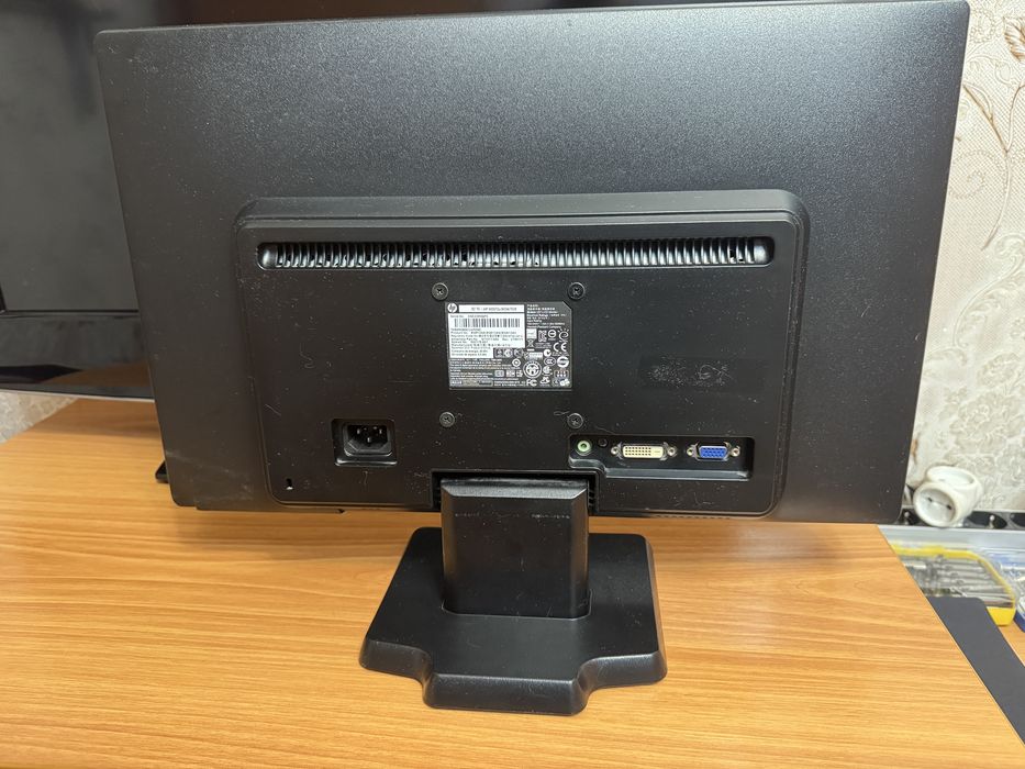 Мониторы HP 2011X и HP W2072.