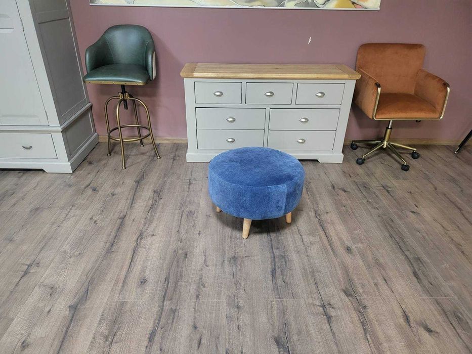 Синя кръгла табуретка от плат