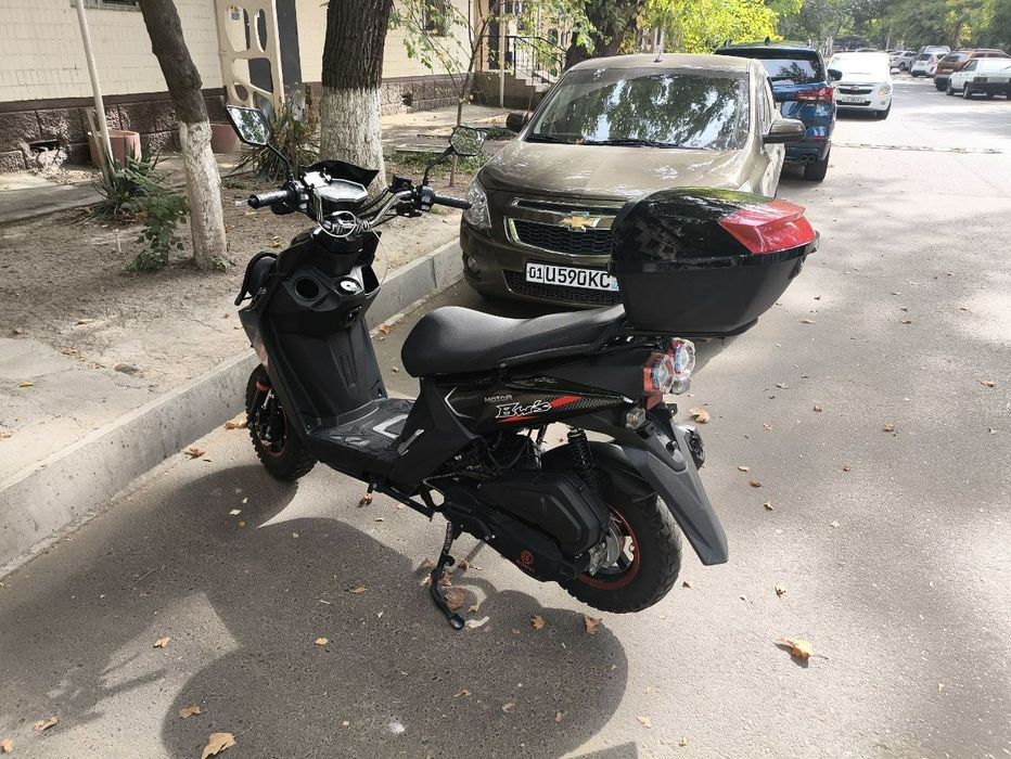 Skuter srochna arzon sotiladi