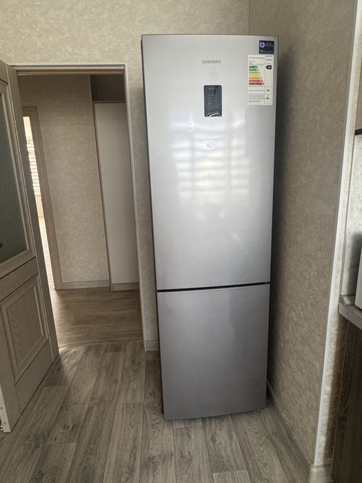 Продам холодильник Samsung в отличном состоянии