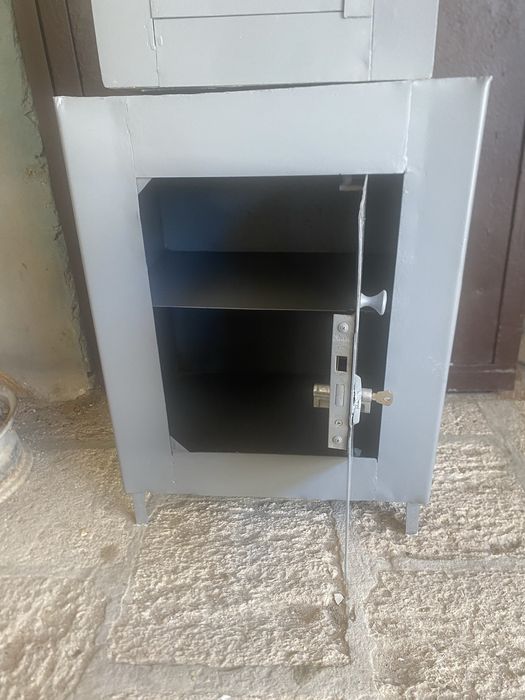 Сейф железный продам