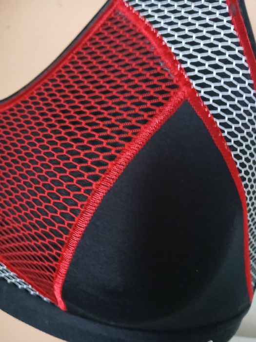 Спортно бюстие Триумф 70B