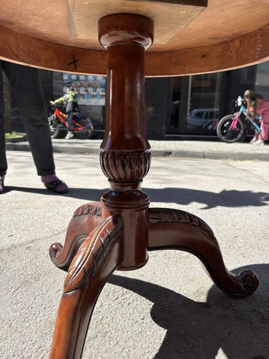 Антична дървена масичка за кафе