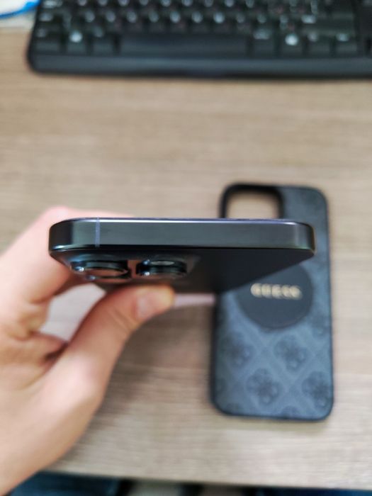 Продавам iphone 16 pro max 256gb black