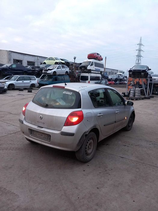 Renault clio 3  1.2 BENZINA an 2009 Dezmembrez/Dezmembram