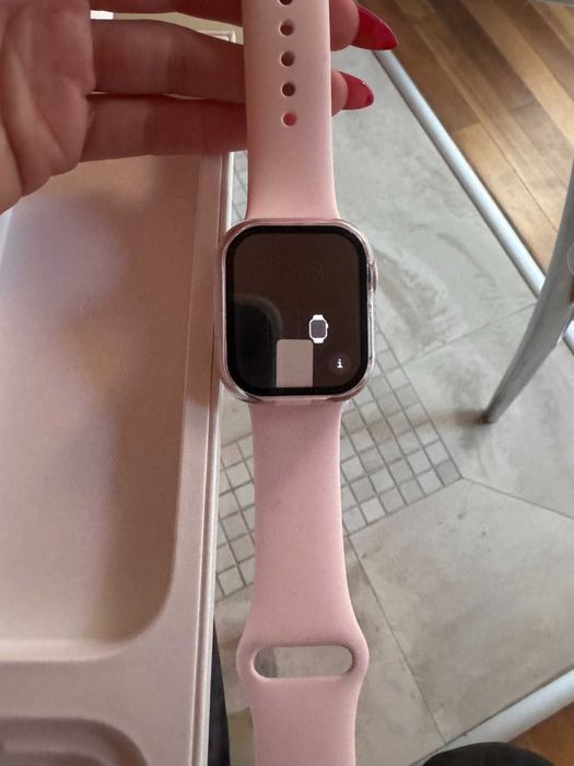 Смарт часовник Apple Watch 9, 41 мм - НОВ. GPS