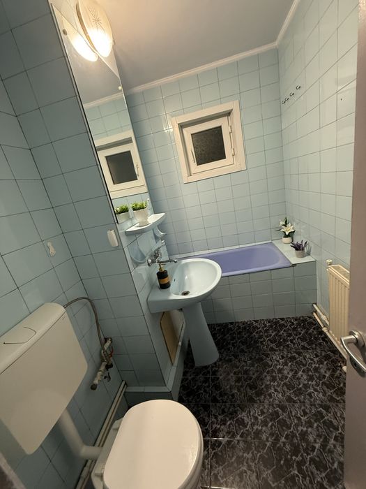 Inchiriez apartament cu 3 camere