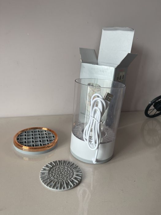 Чисто нова електрическа машинка за почистване на четки за грим