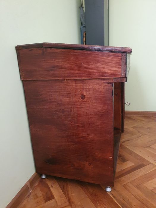 Старо дървено бюро