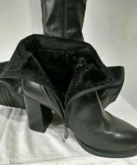 Сапоги новые 39разм.