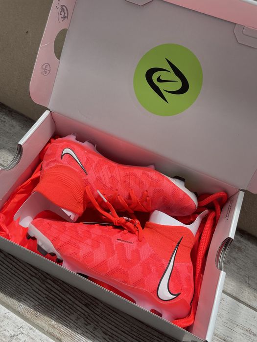 Футболни бутонки Nike Phantom Luna