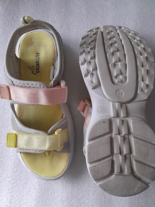 Продам детские сандалии