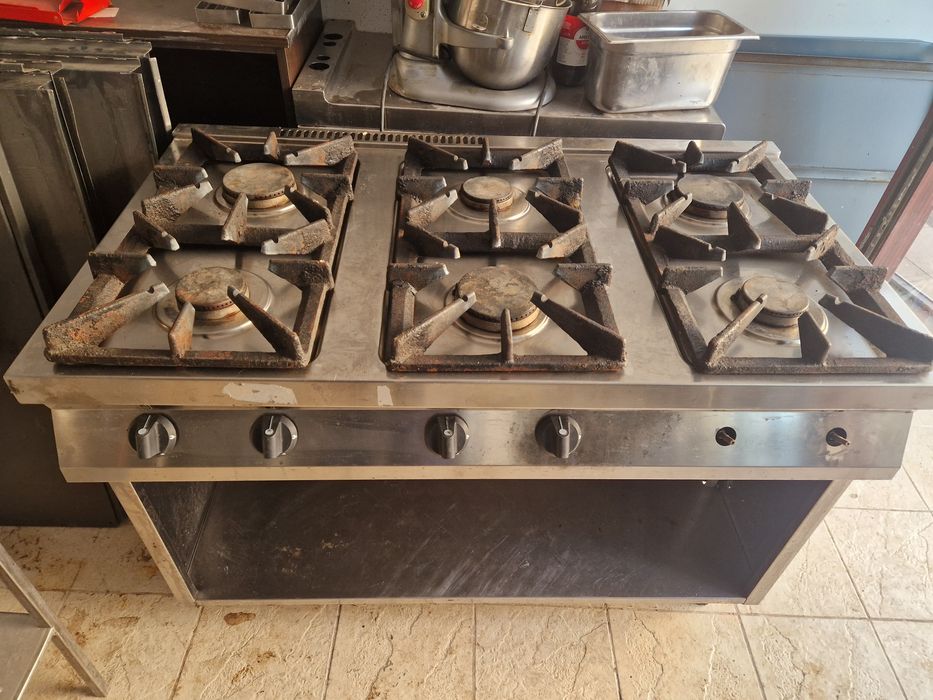 Aragaz 4-6 ochiuri, pe gaz sau curent, de banc sau cu banc