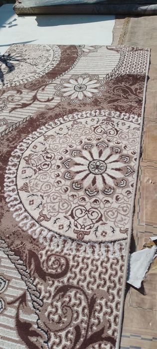 Gilam sotiladi 2 ta daroshka 2.40ga 1.30 yana 2ta daroshka 1.90 ga 90