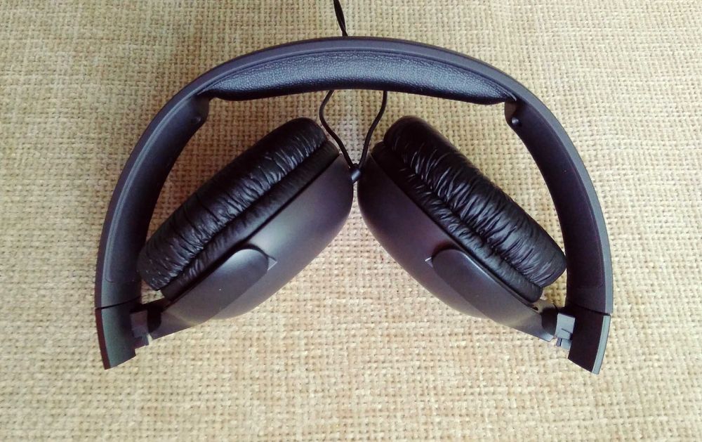 Слушалки PHILIPS с неодимови акустични мембрани за чист звук и бас.