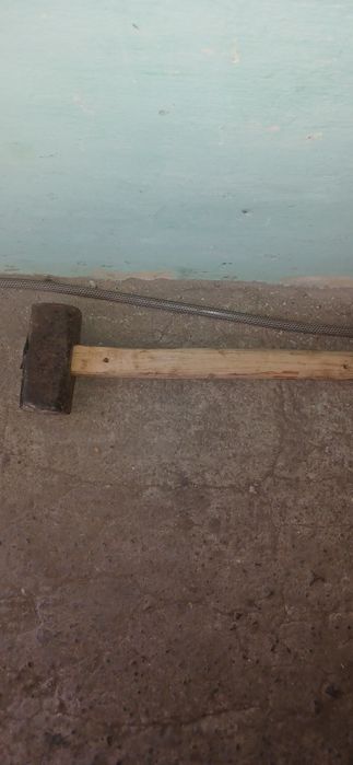 Продам  кувалду  в отличном состояний