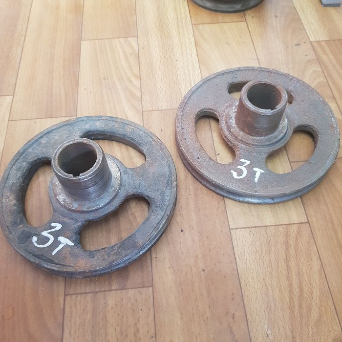 Шкивы на вал двигатетя