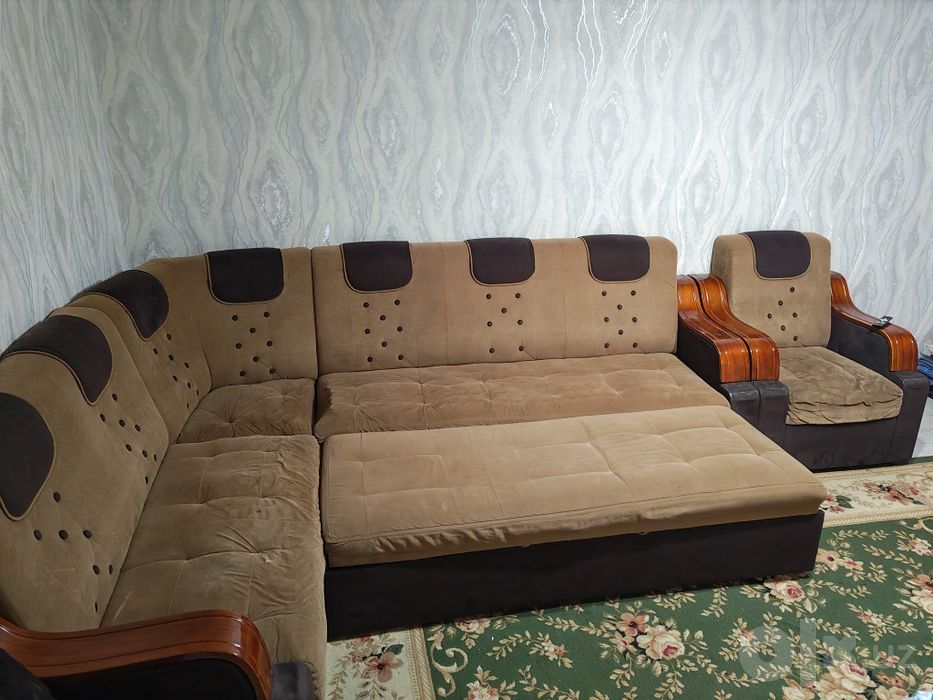 Срочно продам мебел в нормальном состоянии.