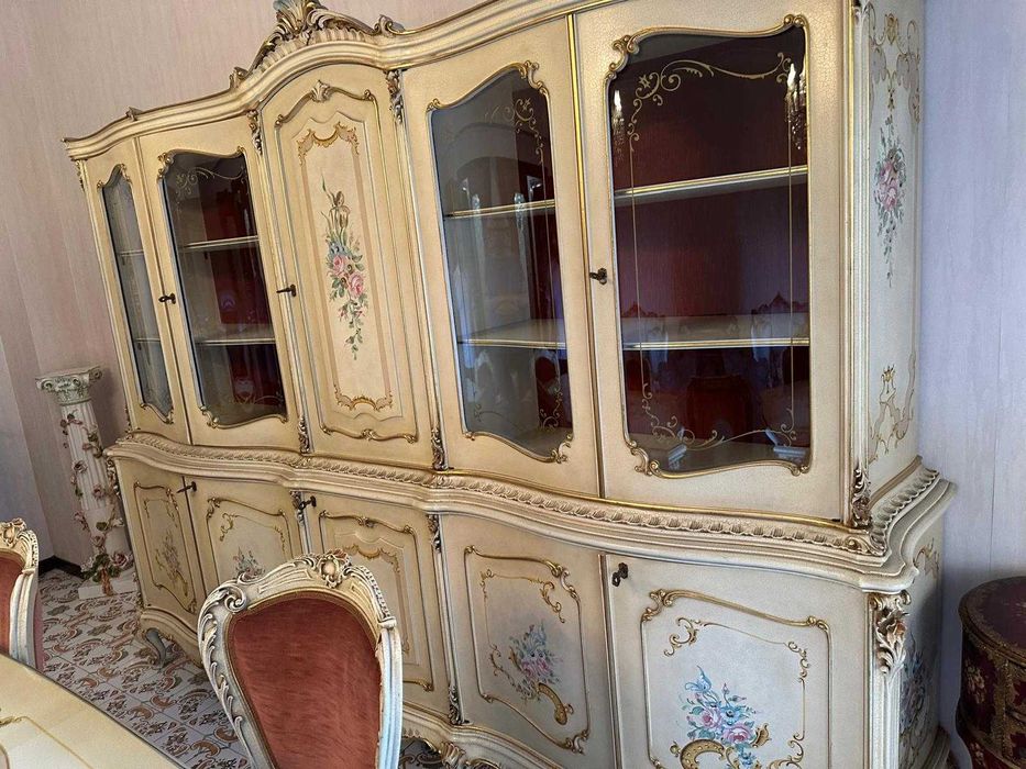 Spelndida vitrina in stil venetian