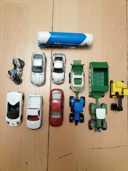 Mașinuțe siku  lot de 50buc.+set de parcare