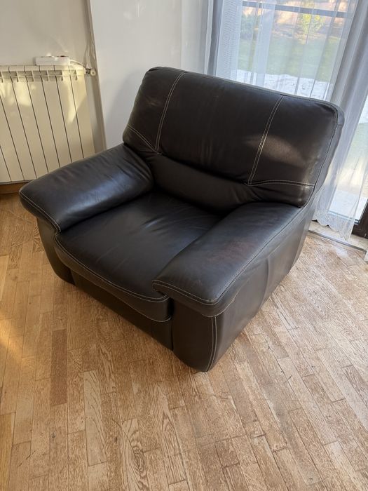 Fotoliu piele neagra Mobexpert structura lemn