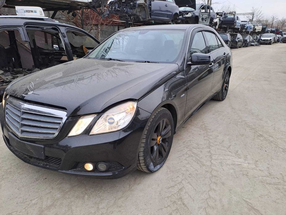 Dezmembrez Mercedes E Class 2.2 CDi an 2011 cod motor 651.925