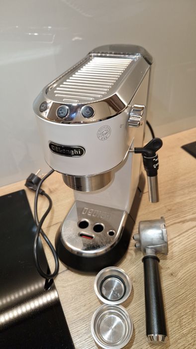 Espresor delonghi dedica