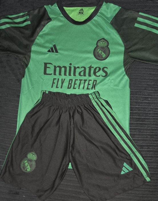 Echipament Real Madrid marimea 152