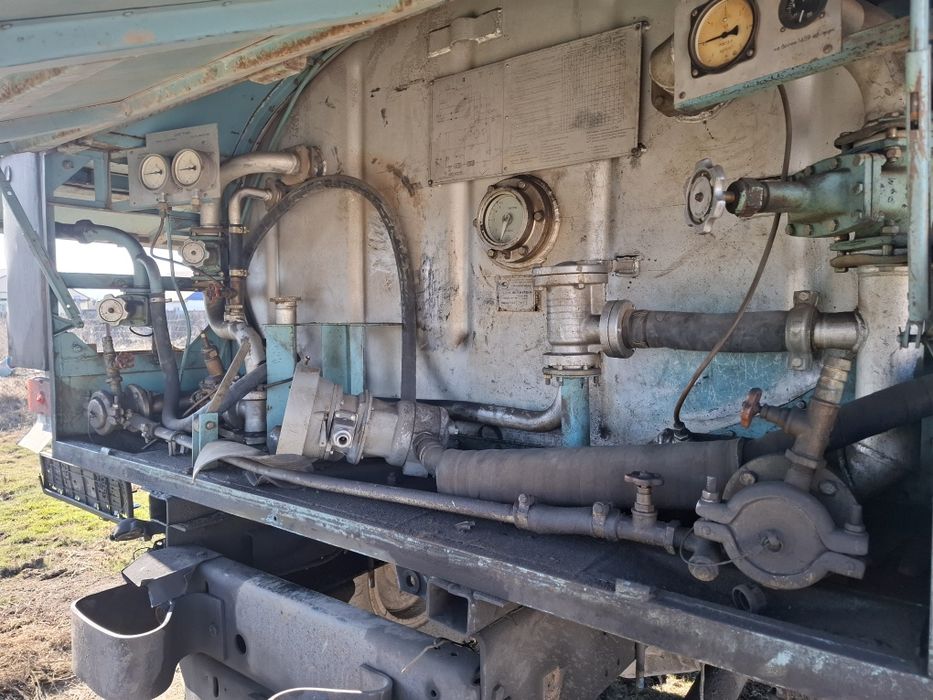 Цистерна автозаправщика ац-5.5