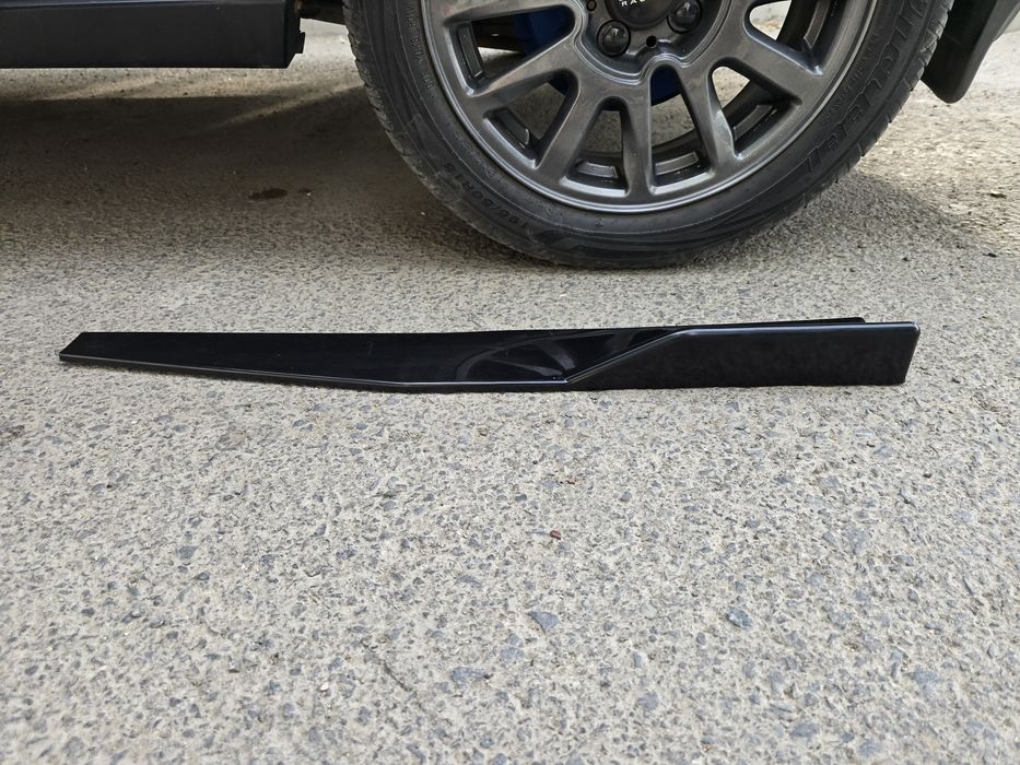 Сплиттер на порог автомобиля