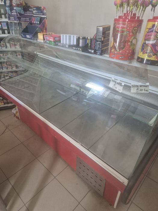 Vitrină frigorifica mezeluri
