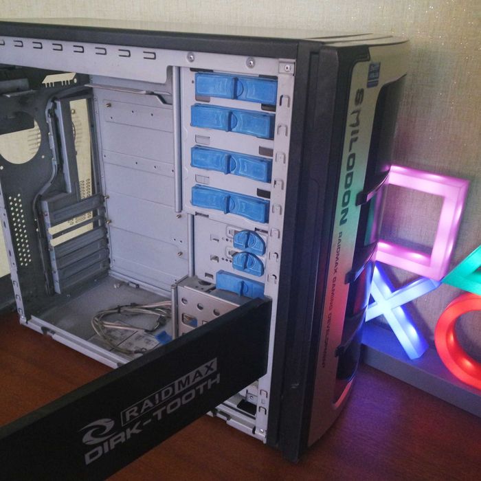 Компьютерный корпус RAIDMAX Smilodon