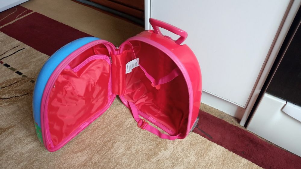 Продам детский чемоданчик  на колесиках