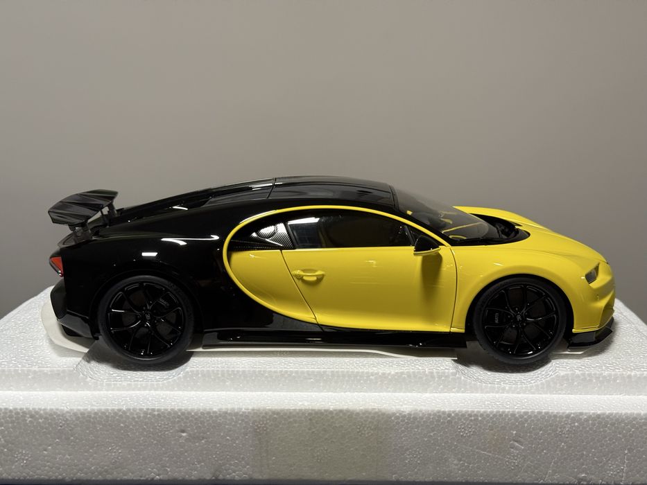 Колекционерски автомобил  1:18 Bugatti Chiron  Jaune Molsheim