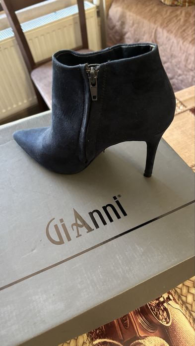 Продавам  дамски боти