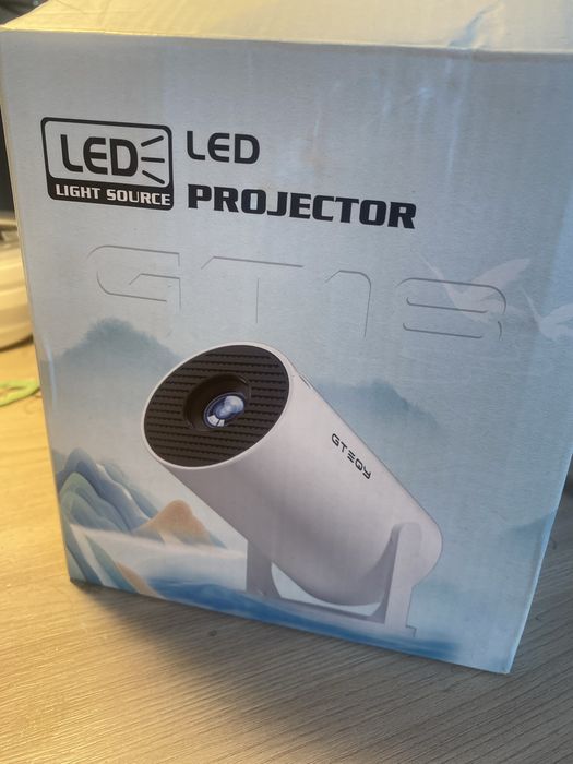 Продам новый мини LED проектор