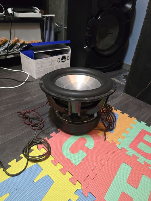 ЕКСКЛУЗИВНО: Ground Zero Plutonium 15" Субуфер + 4kW GZPA Усилвател!