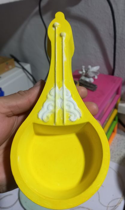 Тойбастар гипстан  жасалган