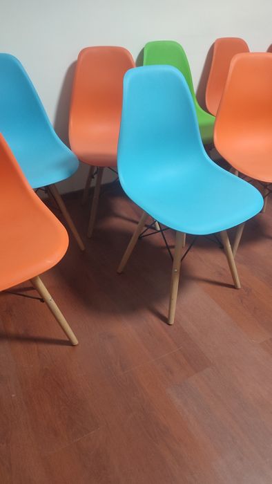 Стулья пластиковые