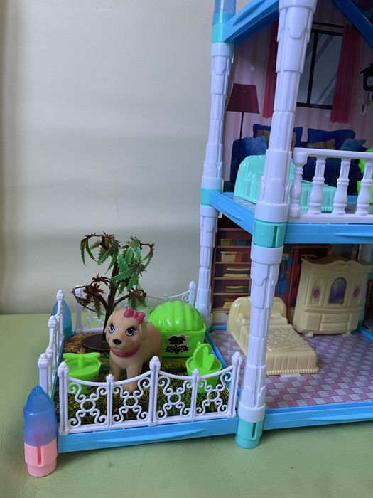 Кукольный домик с мебелью