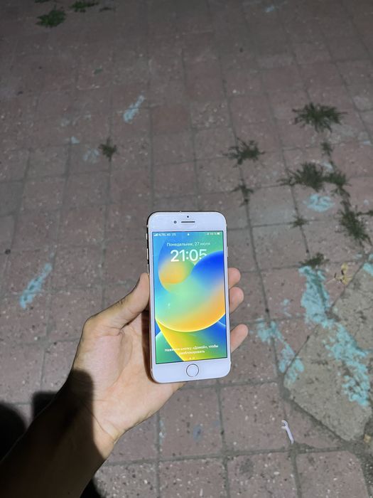 Продам срочно iPhone 8 64GB